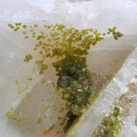 Mackayite, Quartz