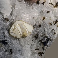 Kainosite-(Y)