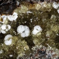 Dawsonite, Calcite
