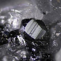 Quenselite