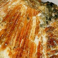 Labuntsovite-Mn