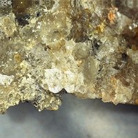 Caysichite-(Y), Quartz
