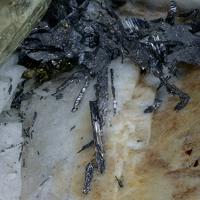 Cannizzarite, Adularia
