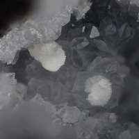 Ianbruceite, Quartz