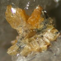 Xanthoxenite