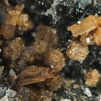Calciohilairite, Kuzmenkoite-Mn