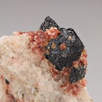 Davidite-(La), Albite, Quartz