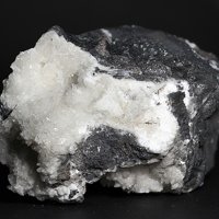 Ramsdellite, Calcite