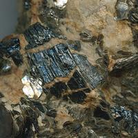 Aeschynite-(Ce), Phlogopite, Calcite