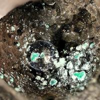 Callaghanite, Malachite