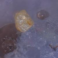 Calzirtite, Spinel