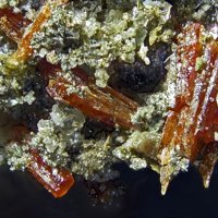 Labuntsovite-Mg
