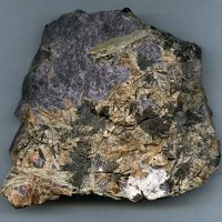 Umbozerite, Serandite, Vuonnemite