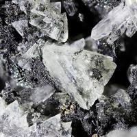 Cahnite, Quartz
