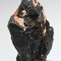 Samarskite-(Y), Albite