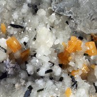 Labuntsovite-Mn, Aegirine, Analcime
