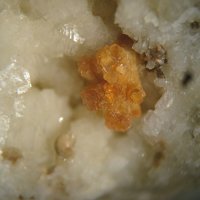 Labuntsovite-Mg