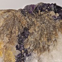 Tadzhikite-(Ce), Zirsilite-(Ce), Fluorite