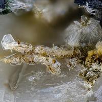 Calciocatapleiite, Pyrite