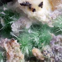 Agardite-(La)
