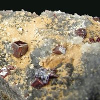 Galkhaite, Quartz