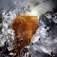 Aeschynite-(Y)
