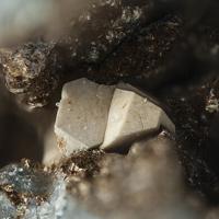 Calciohilairite, Chamosite