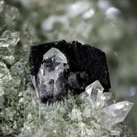 Babingtonite, Quartz