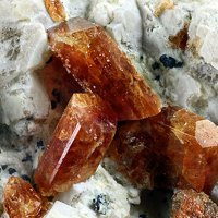 Labuntsovite-Mg