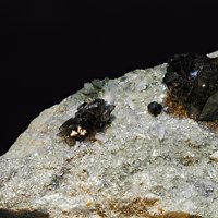 Cassiterite, Quartz
