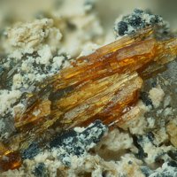 Janhaugite, Elpidite, Quartz