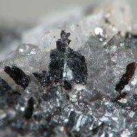Takéuchiite, Calcite