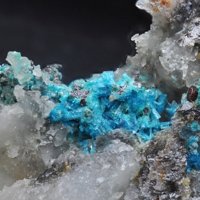 Langite, Quartz