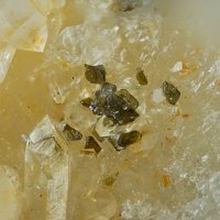Mackayite, Quartz
