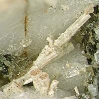 Calcioburbankite, Petersenite-(Ce)