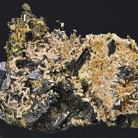 Caysichite-(Y), Aegirine