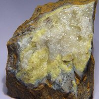 Idrialite, Quartz