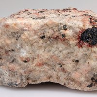 Davidite-(La), Albite, Quartz