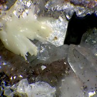 Nacrite, Quartz, Hematite