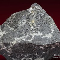 Quenselite, Braunite, Calcite