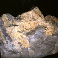 Gagarinite-(Y), Quartz