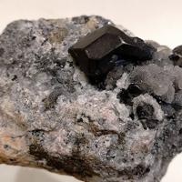 Acanthite, Quartz