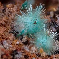 Agardite-(La)
