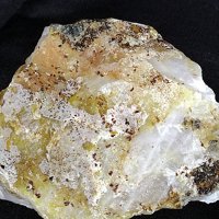 Jahnsite-(CaMnFe), Hydroxylapatite, Quartz