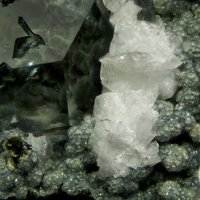 Garronite-Ca, Analcime