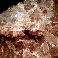 Queitite, Calcite