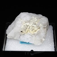 Palermoite, Goyazite, Quartz