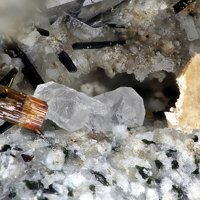 Calcite, Fluorapatite, Labuntsovite-Mn