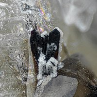 Uranopolycrase, Quartz