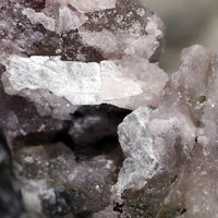 Nalipoite, Ussingite